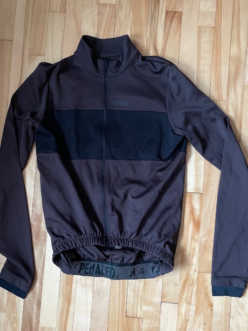 Pedaled long-sleeve cycling jersey